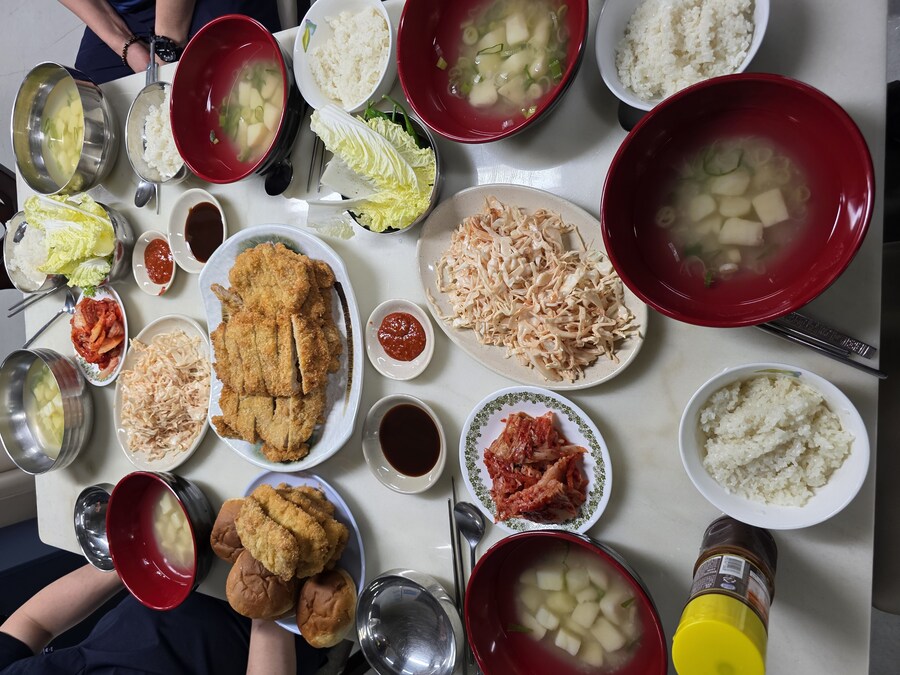 직장에서 3천원씩 걷어서 해먹는 점심 돈까스_8.jpg