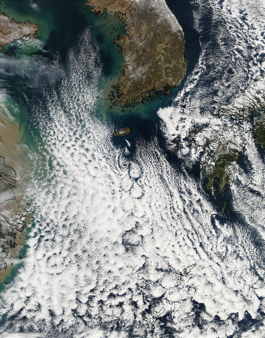 제주의 신이 쏜다는 장풍 구름 vortex cloud_4.png