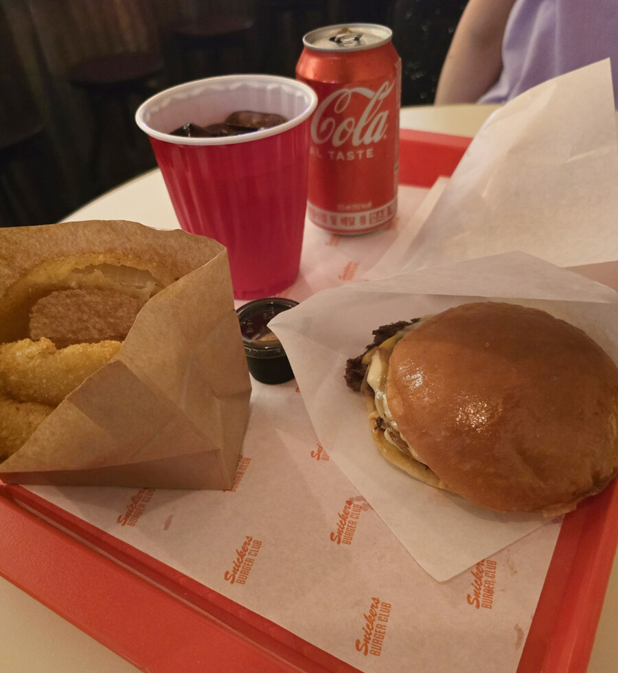 인생버거 발견! 스니커즈버거클럽_2.jpg