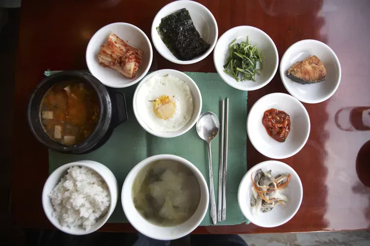 현대 한국에서 유독 천대 받는 식사_1.webp