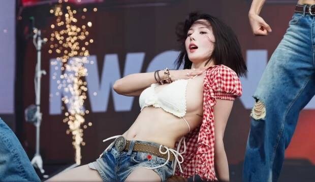 워터밤 권은비_9.jpg
