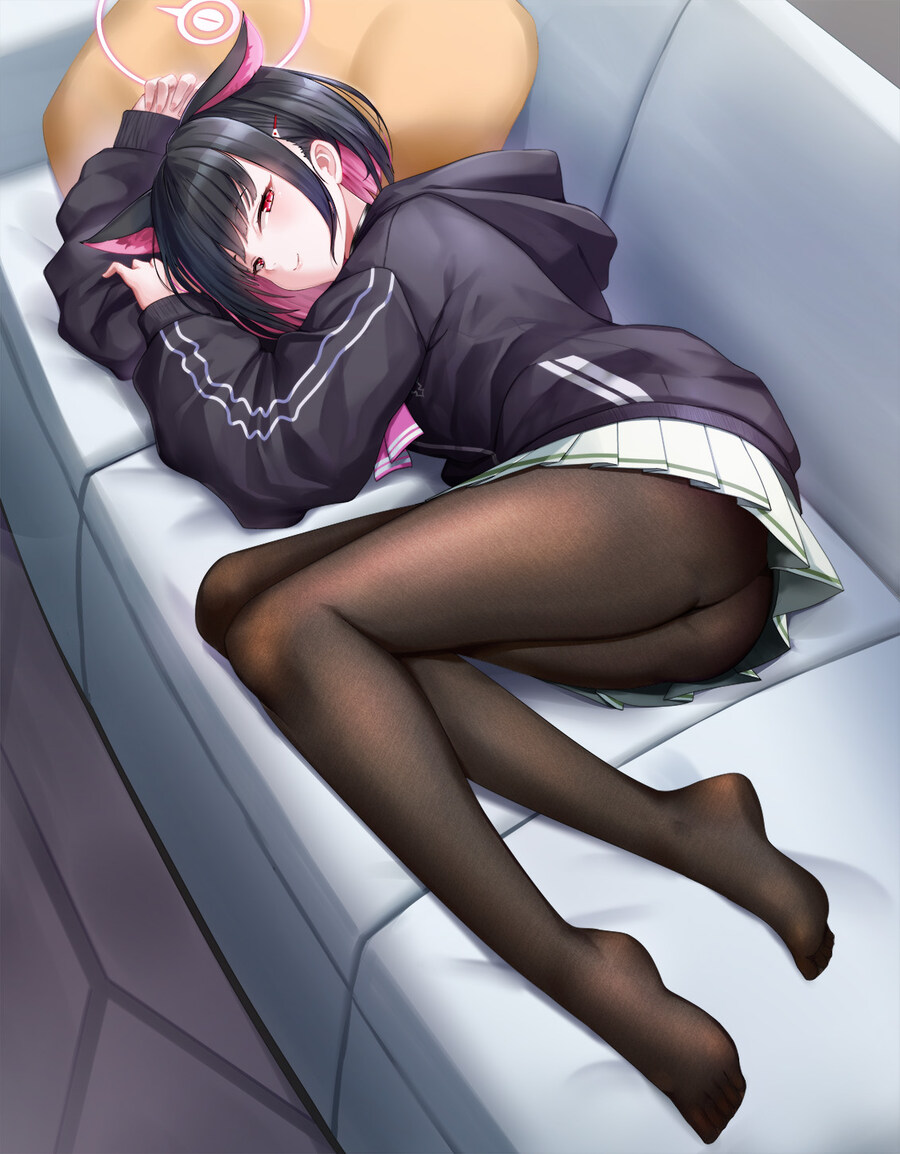 [블루아카] 선생님 쳐다보면서 잠드는 카즈사_1.jpg