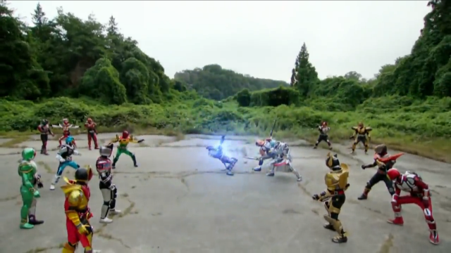 [가면라이더 파이즈, 블레이드] 단역 괴인을 덮치는 오버킬.gif_5.png