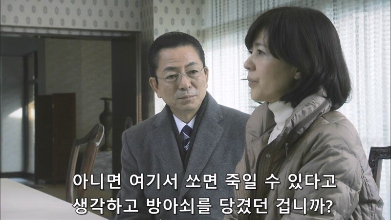 정당방위로 사람을 쏴죽인 여자를 범죄자로 만드는 주인공_28.jpg