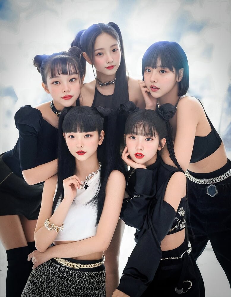 정식 데뷔한 AI 걸그룹 비주얼.jpg_2.jpg