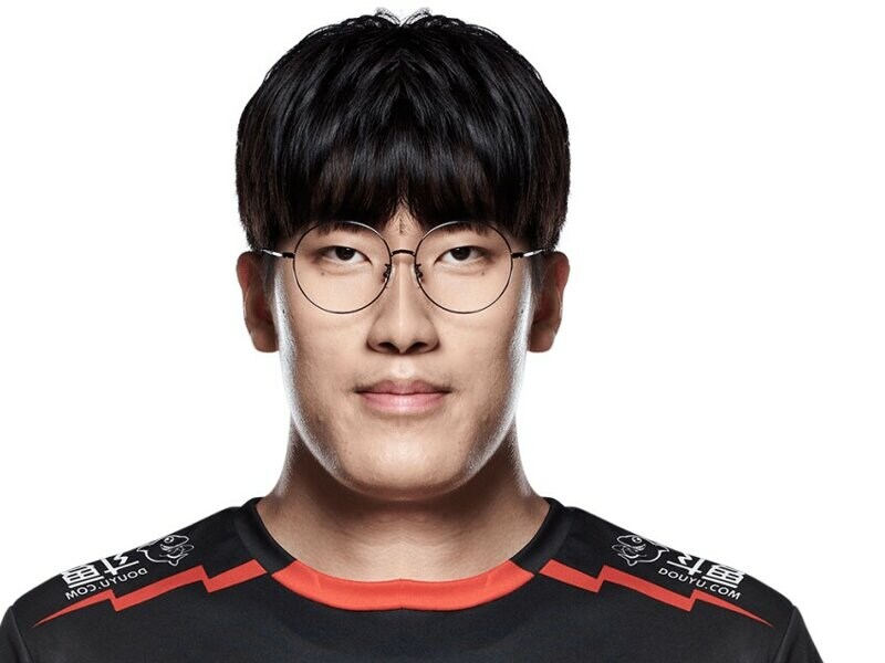 롤) "넌 이미 네 손으로 친우 바이퍼를 탈락시켰다."_2.jpg