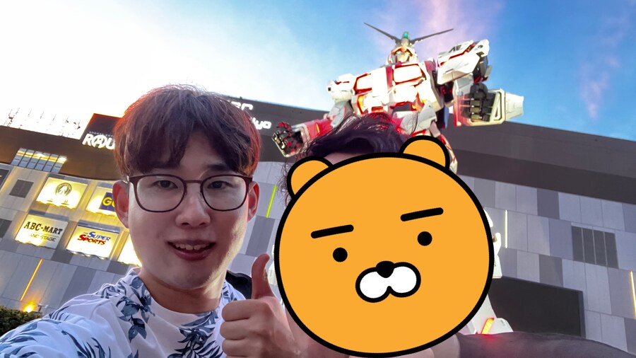 블루아카) 아키바 왔는데 수영복 티파티 간판있다 ㅋㅋ_9.jpg