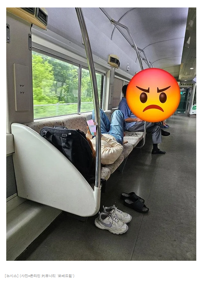 무궁화호 좌석에 드러누운 침대빌런 등장.jpg_1.webp