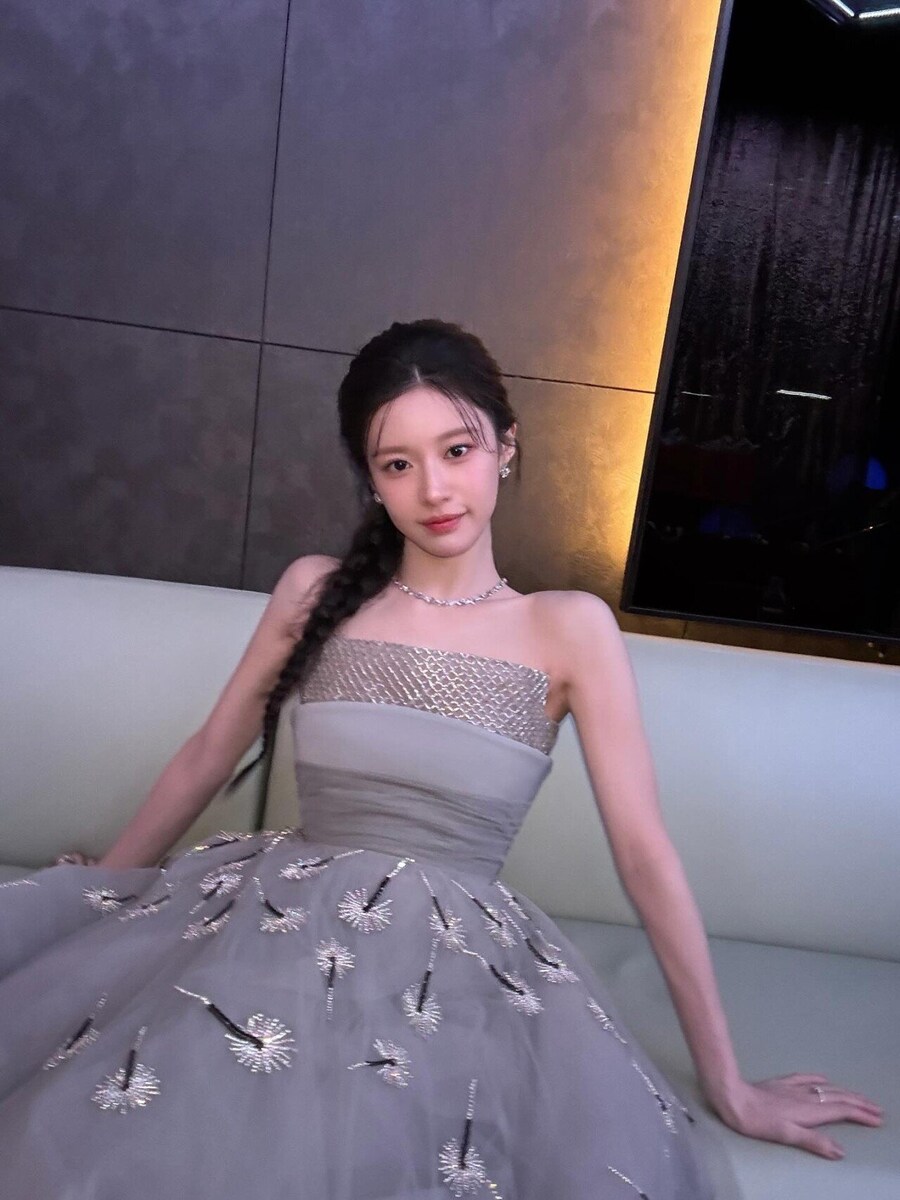 고윤정 인스타 - 청룡시리즈 (feat. 케이팝 데몬 헌터스)...JPG_1.jpg