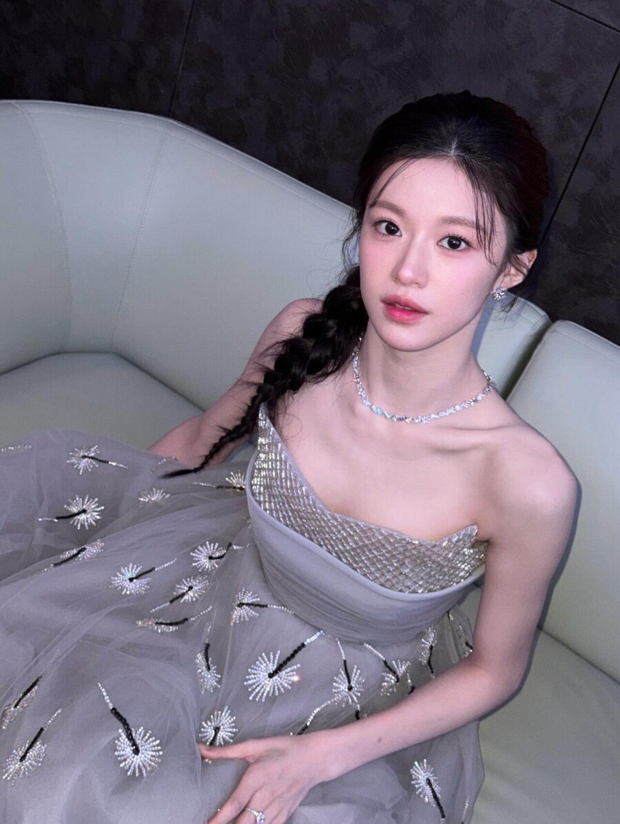 고윤정 인스타 - 청룡시리즈 (feat. 케이팝 데몬 헌터스)...JPG_2.jpg