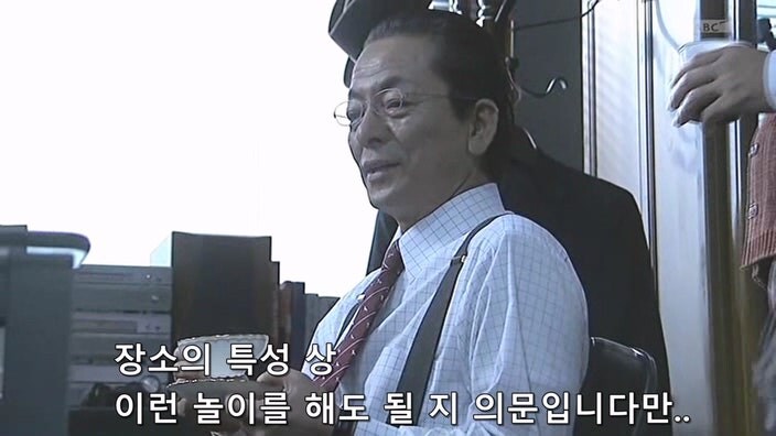 유부녀 살인마를 취조할때 한가한 형사들이 하는 일_11.jpg