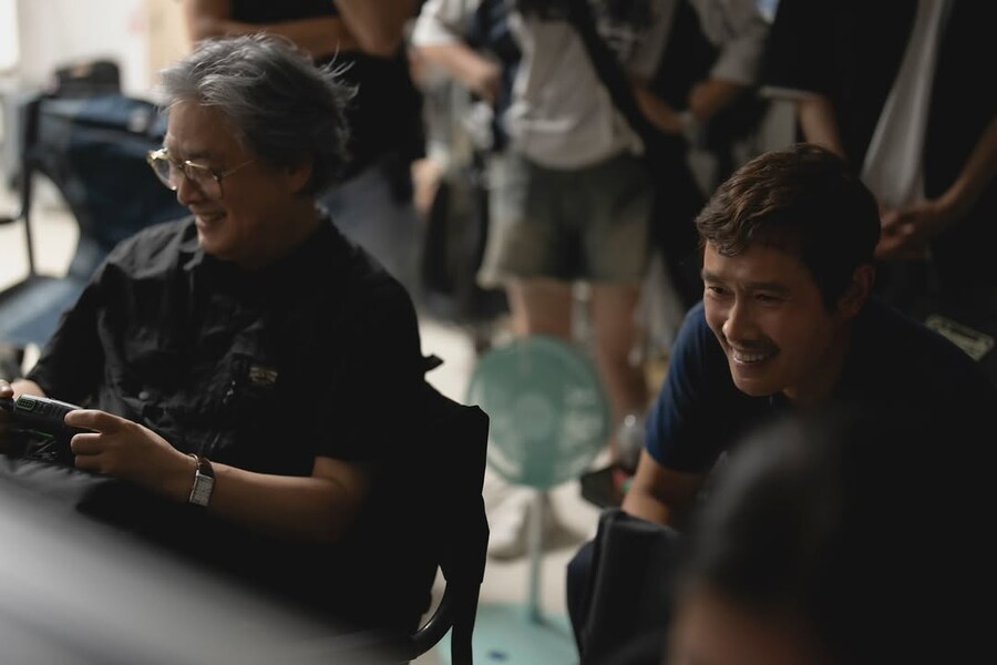 박찬욱감독신작 "어쩔수가없다" 비하인드 스틸_9.jpg