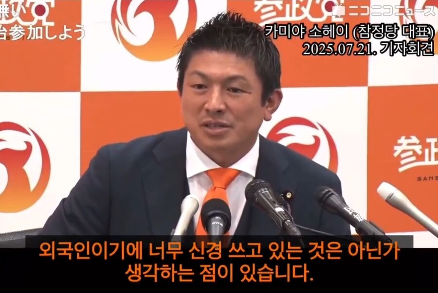 어릴때 히틀러를 보고 착각했던 것.jpg_3.jpg