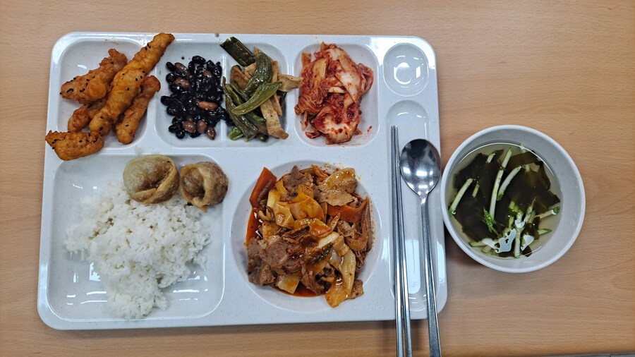 회사에서 받는 이동급식 메뉴인데... 견적 한 번 매겨봐 주세요.._1.jpg