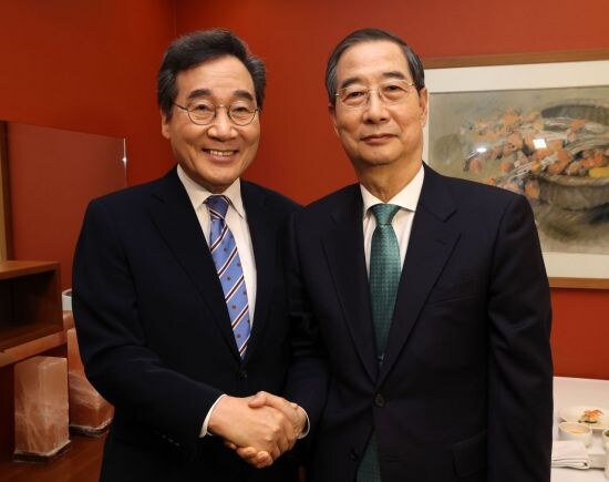 침묵 깬 이낙연 “민주·국힘 도긴개긴…”_4.jpg