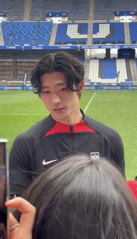 잘생겼던 축구선수 조규성 근황_1.jpg