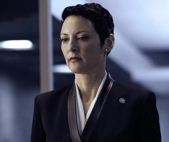 SF) 어느 노련한 형사의 우주 추리극_4.png