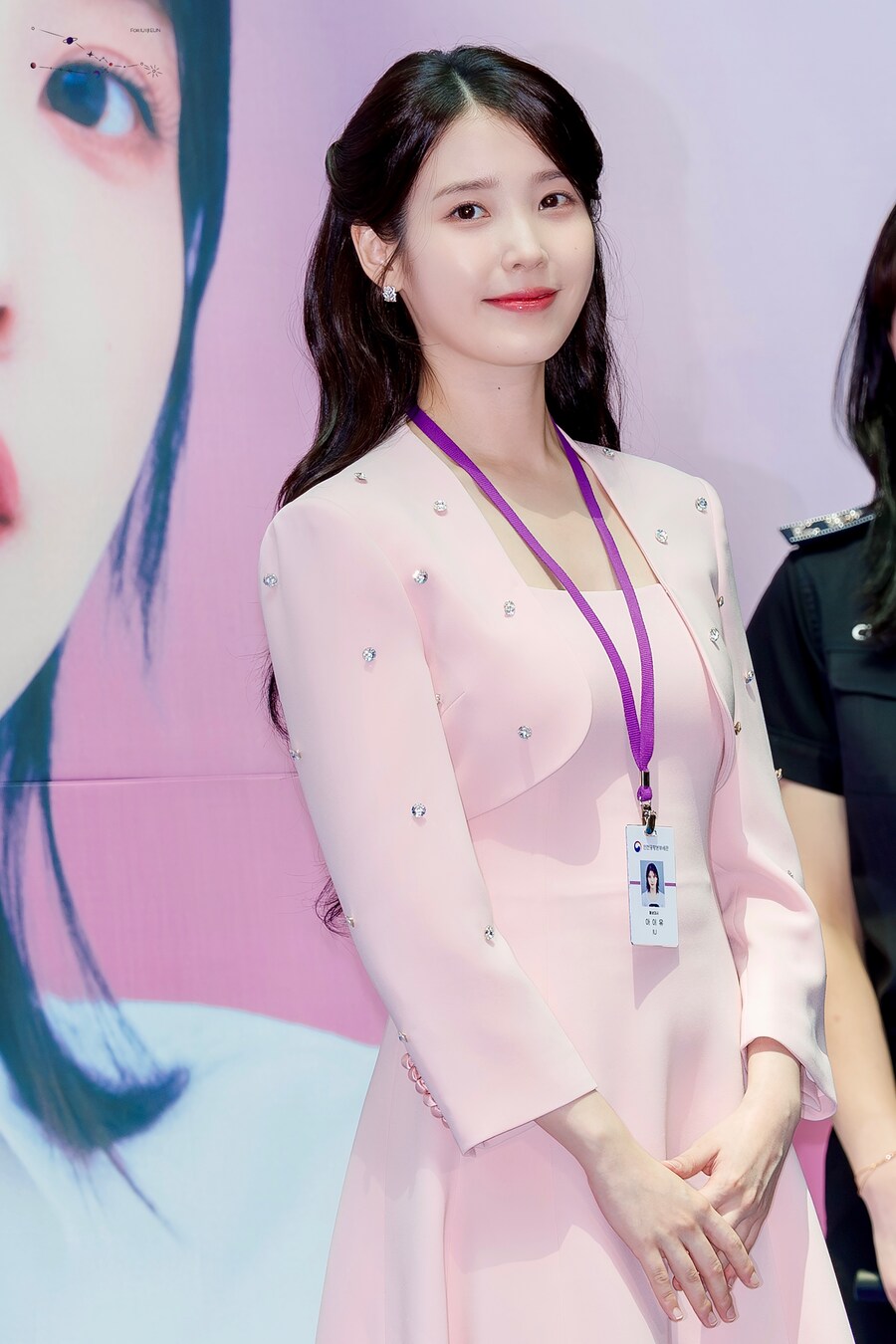 2025.07.25 아이유 인천공항본부세관 홍보대사 위촉식(땡촐이)_10.jpg