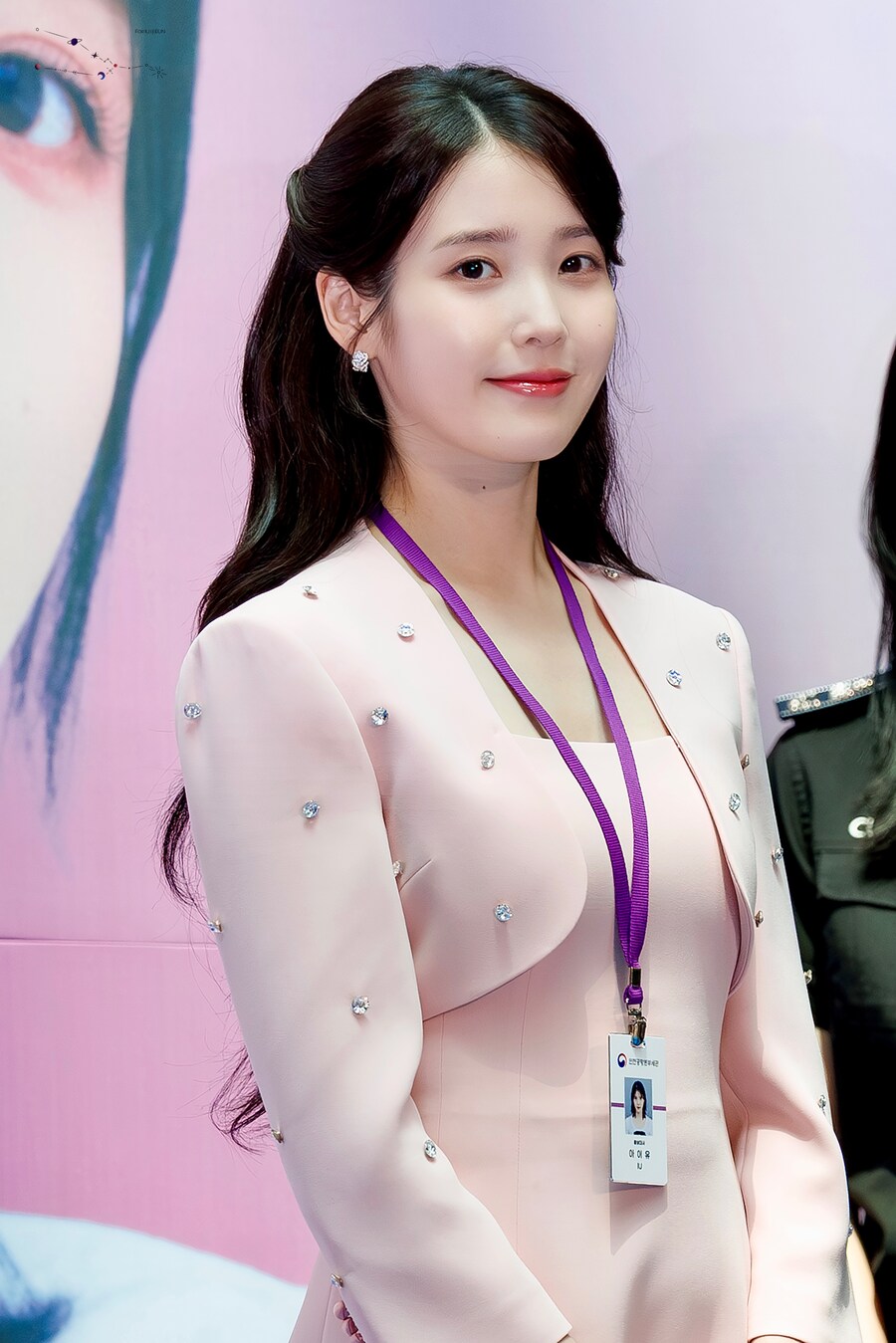 2025.07.25 아이유 인천공항본부세관 홍보대사 위촉식(땡촐이)_14.jpg