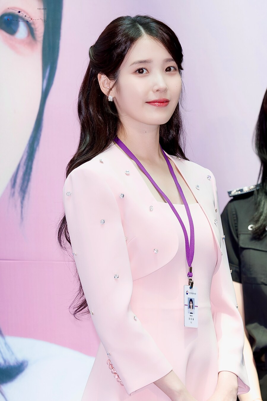 2025.07.25 아이유 인천공항본부세관 홍보대사 위촉식(땡촐이)_15.jpg