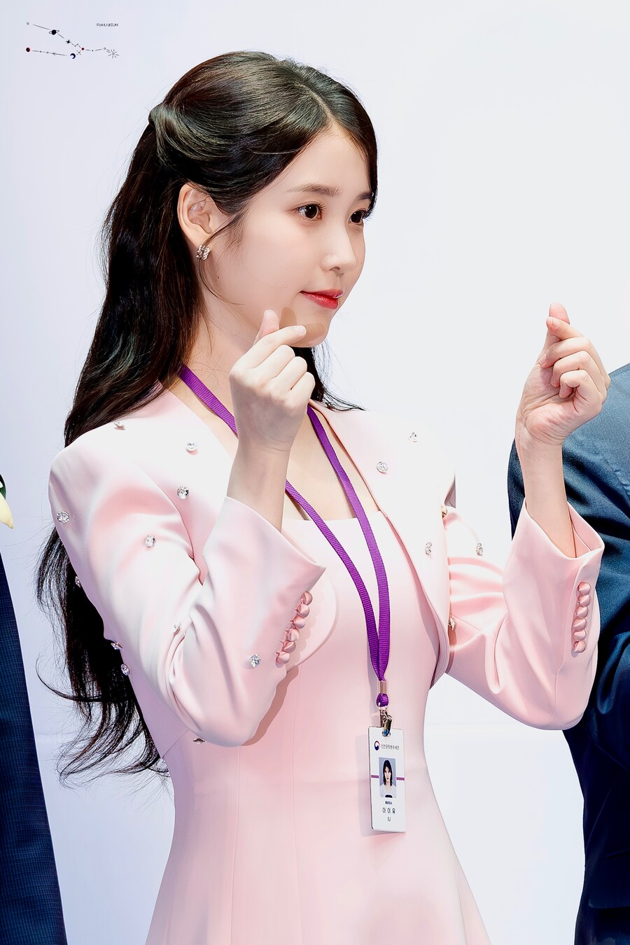 2025.07.25 아이유 인천공항본부세관 홍보대사 위촉식(땡촐이)_20.jpg