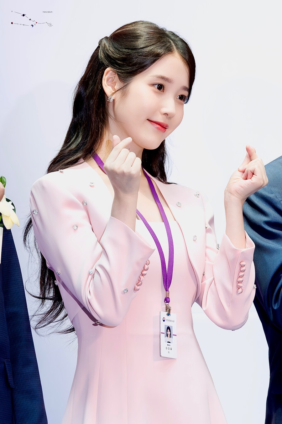 2025.07.25 아이유 인천공항본부세관 홍보대사 위촉식(땡촐이)_22.jpg