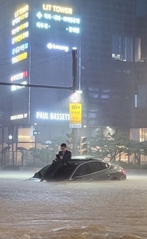 강남 사이버펑크_1.jpg