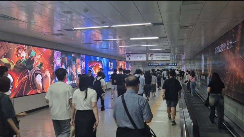 강남역 귀멸의 칼날 광고_1.jpg