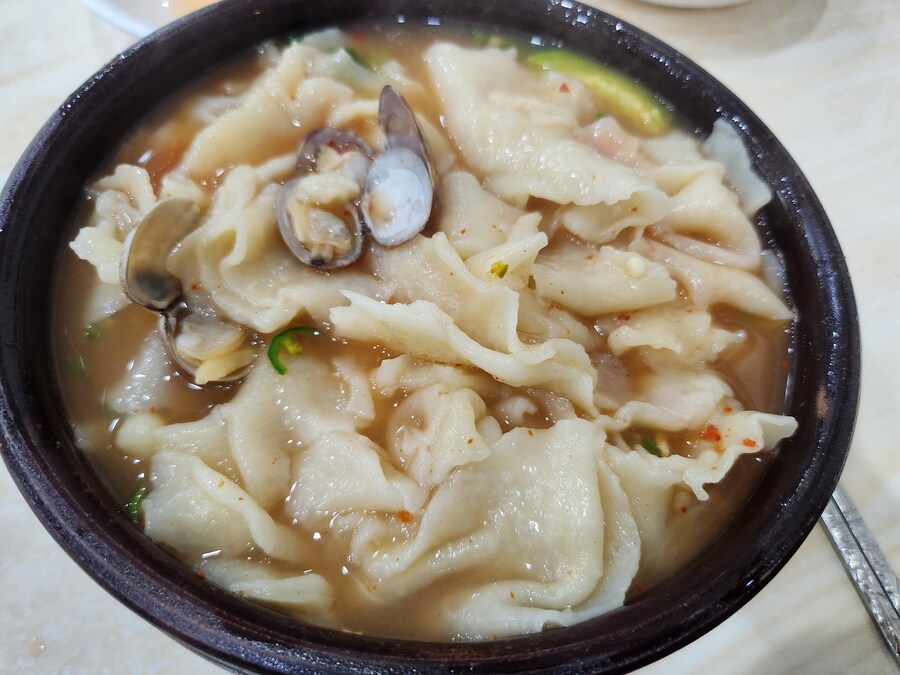 더운날에 먹어야 더 좋은 마포칼국수_5.jpg