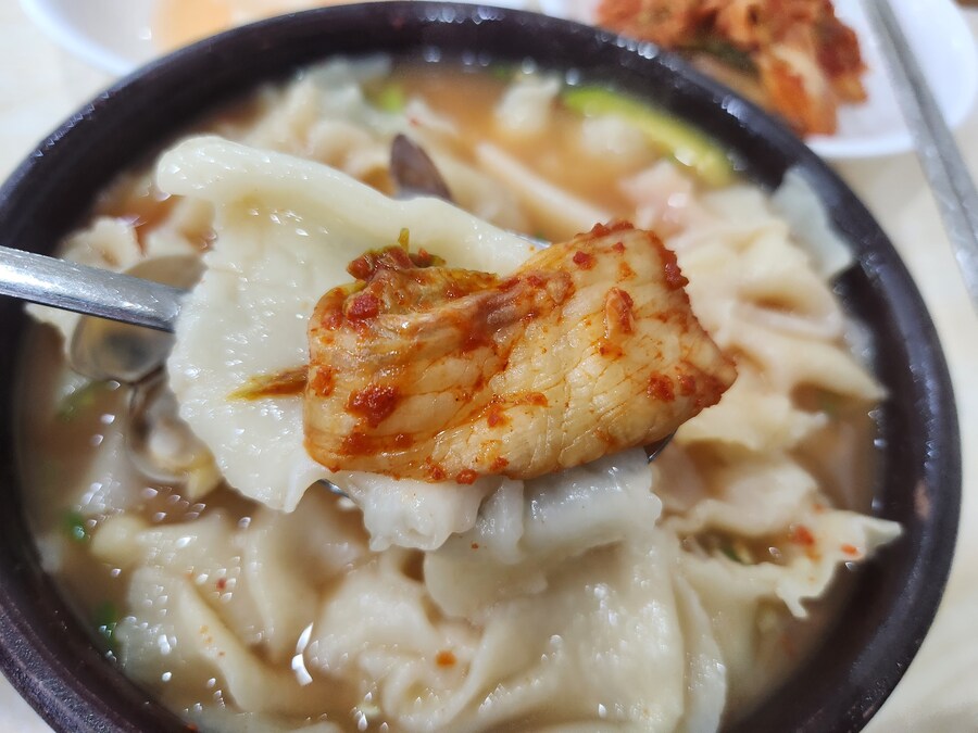 더운날에 먹어야 더 좋은 마포칼국수_6.jpg