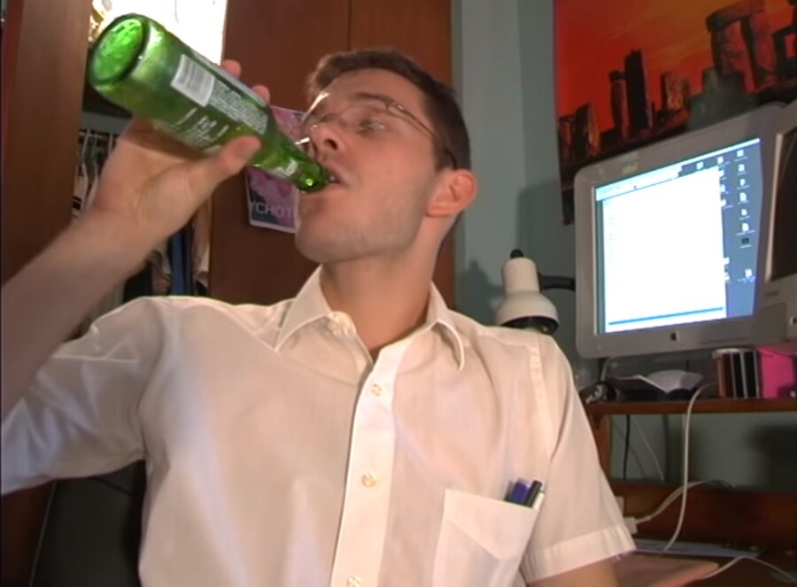 의외로 술 못하는 미국 유튜버_1.jpg