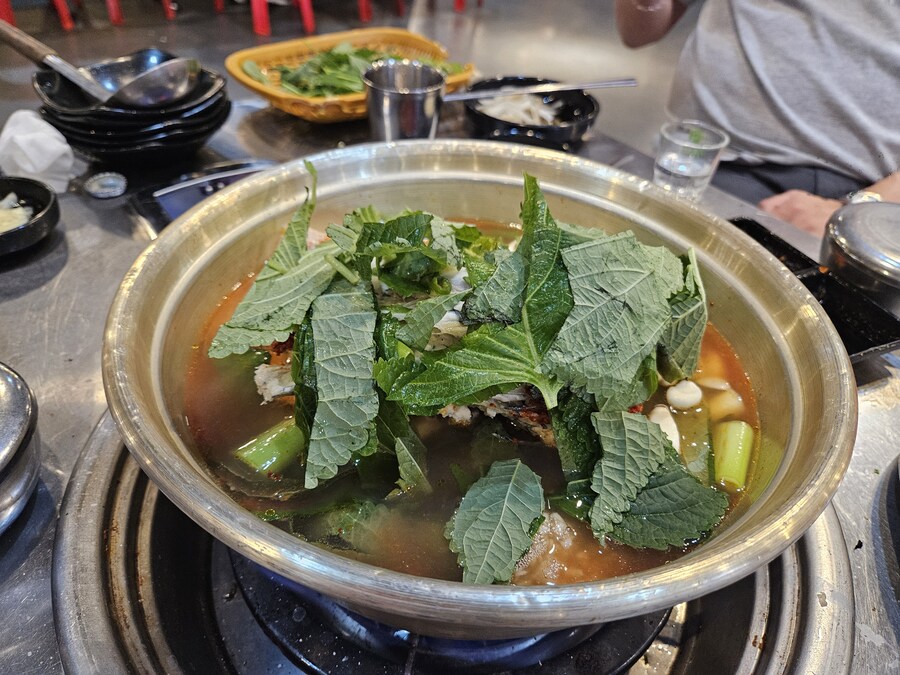 회 포함 수산물을 저렴한 가격에 먹을수 있는 경남 진해 동부회센타_24.jpg