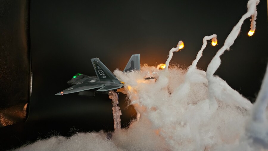 F-22 아카데미 울프팩 랩터_LED플레어 디오라마_3.jpg