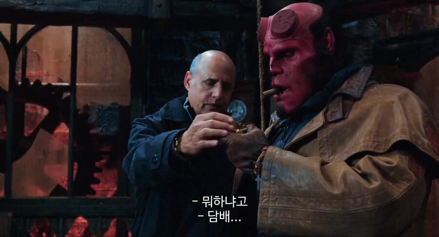 헬보이]이 아저씨 그냥 꼰대기만 한줄 알았는데_2.jpg