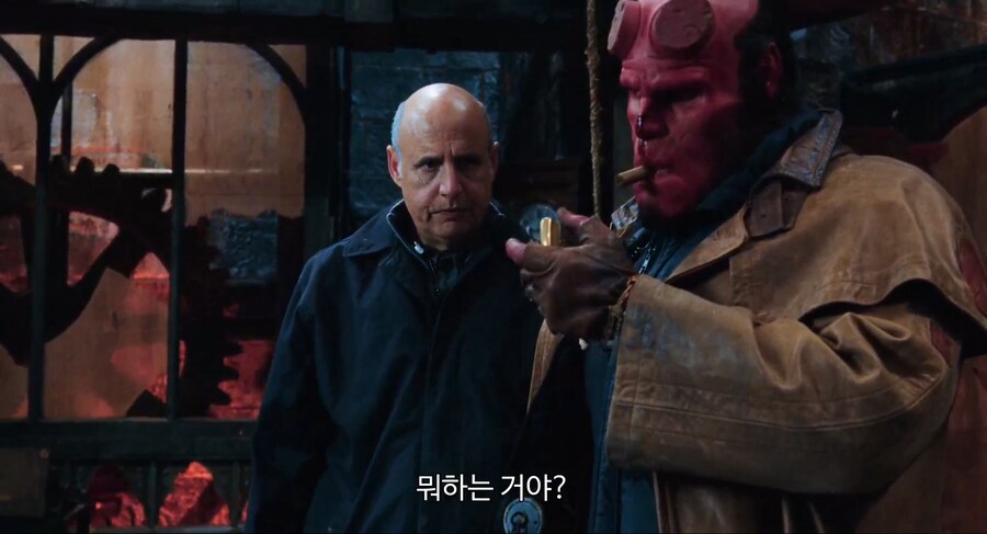 헬보이]이 아저씨 그냥 꼰대기만 한줄 알았는데_1.jpg