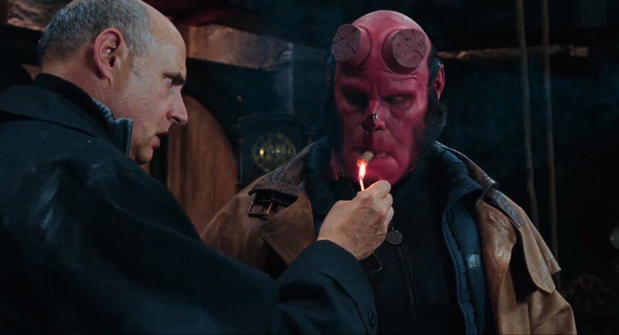 헬보이]이 아저씨 그냥 꼰대기만 한줄 알았는데_5.jpg