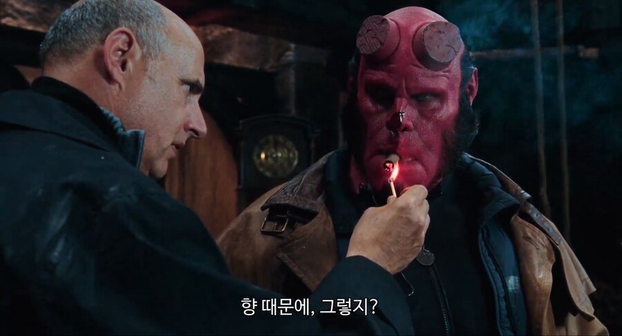 헬보이]이 아저씨 그냥 꼰대기만 한줄 알았는데_6.jpg