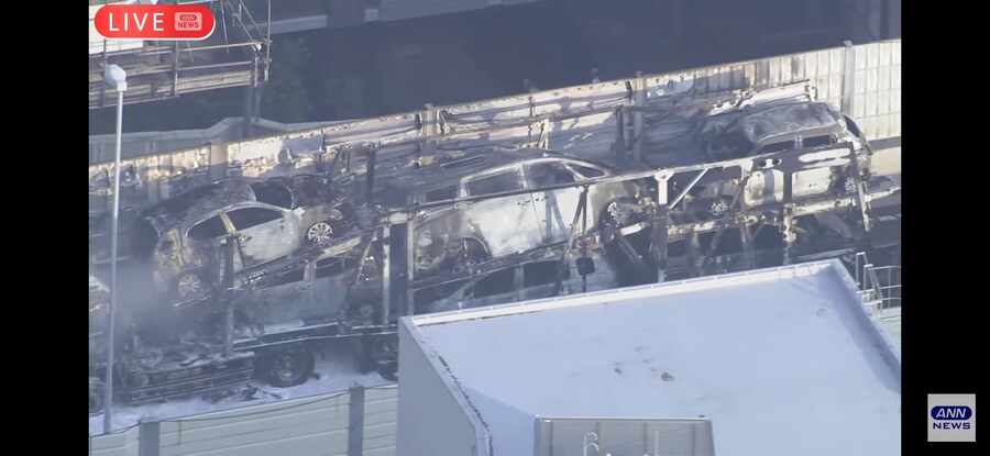 일본)고가도로 위 카 캐리어 전소_1.jpg