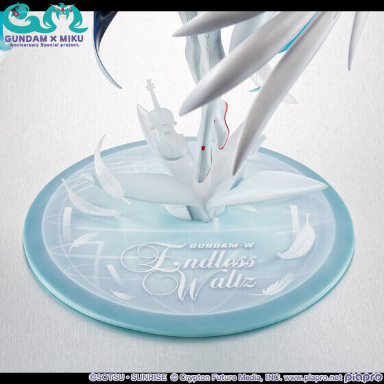 [메가하우스] 1/7 하츠네 미쿠 X 윙건담 제로 EW_10.jpg