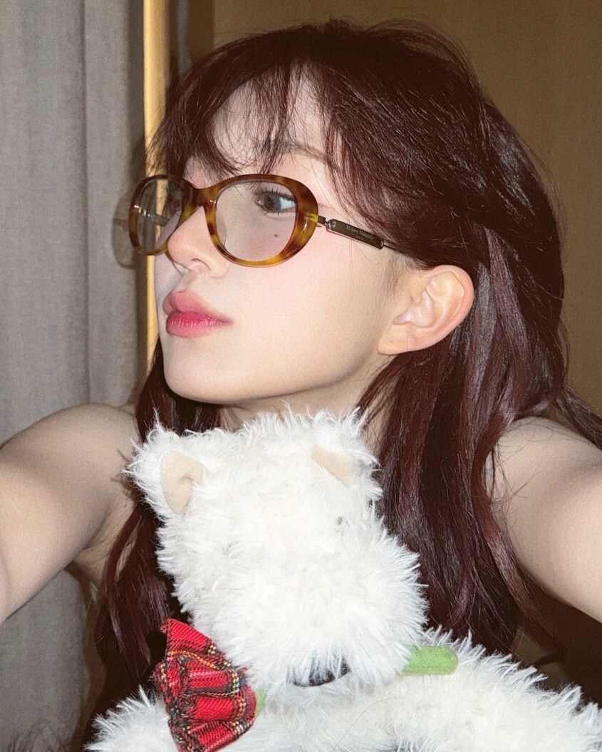 여성아이돌 안경_2.jpg