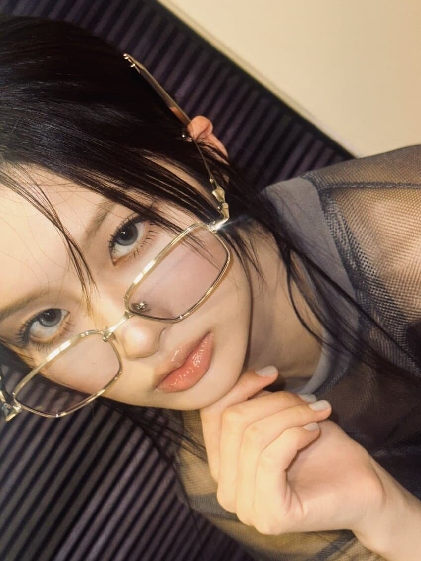 여성아이돌 안경_9.jpg