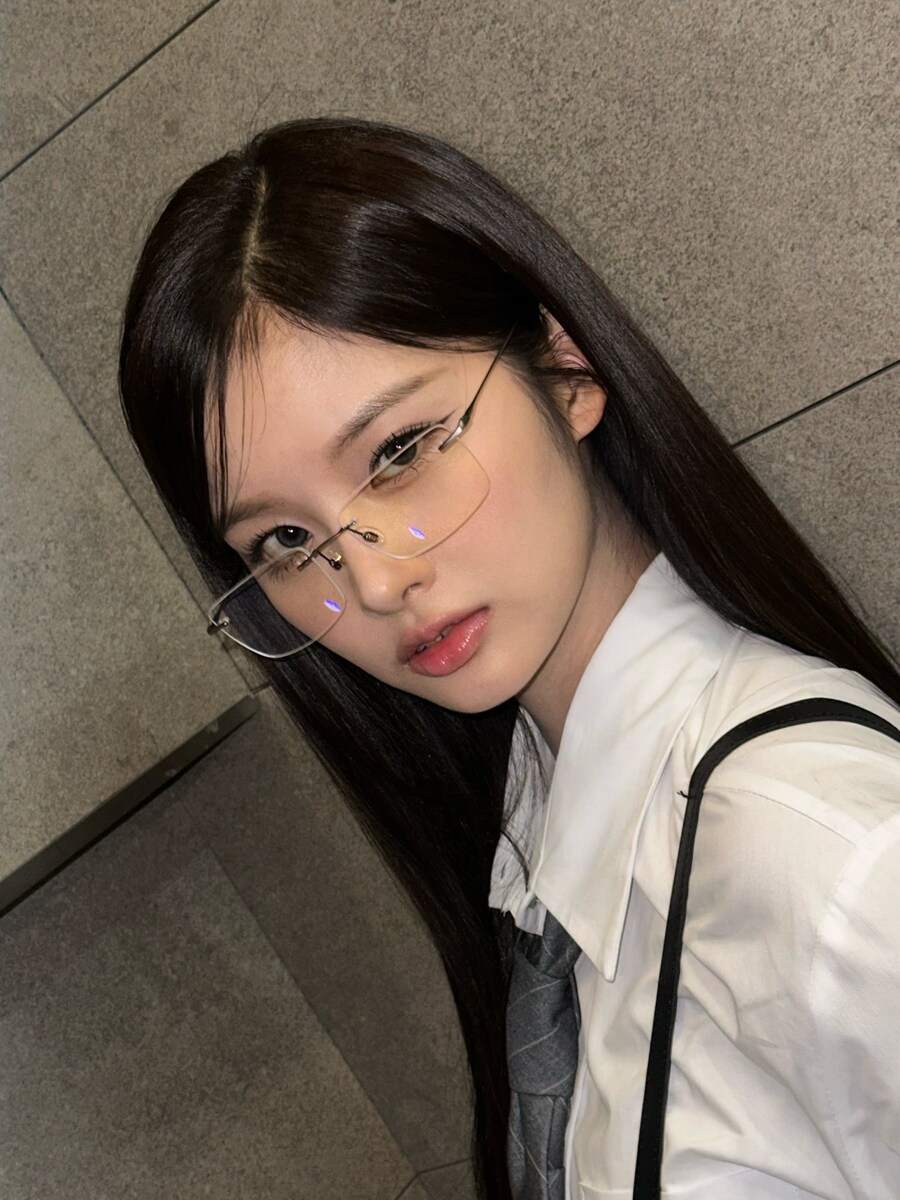 여성아이돌 안경_10.jpg