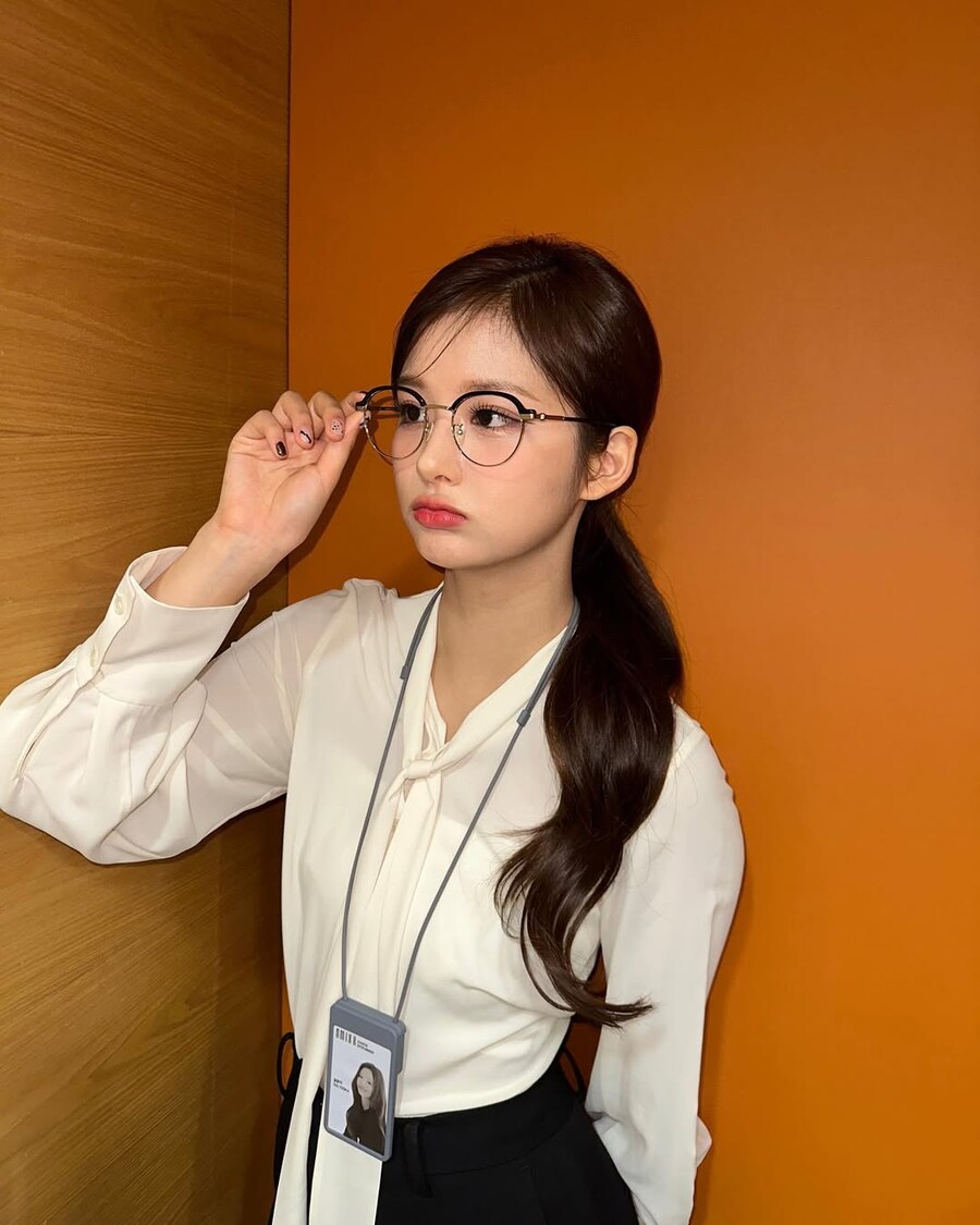 여성아이돌 안경_16.jpg
