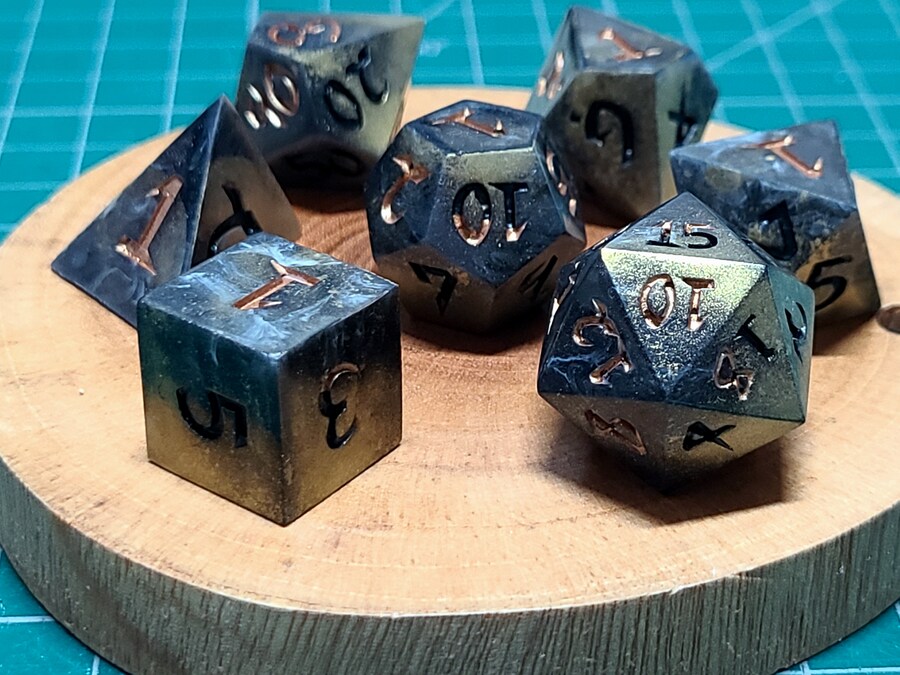 DnD 세션 감상 겸 파티원들에게 선물한 레진 주사위_5.jpg