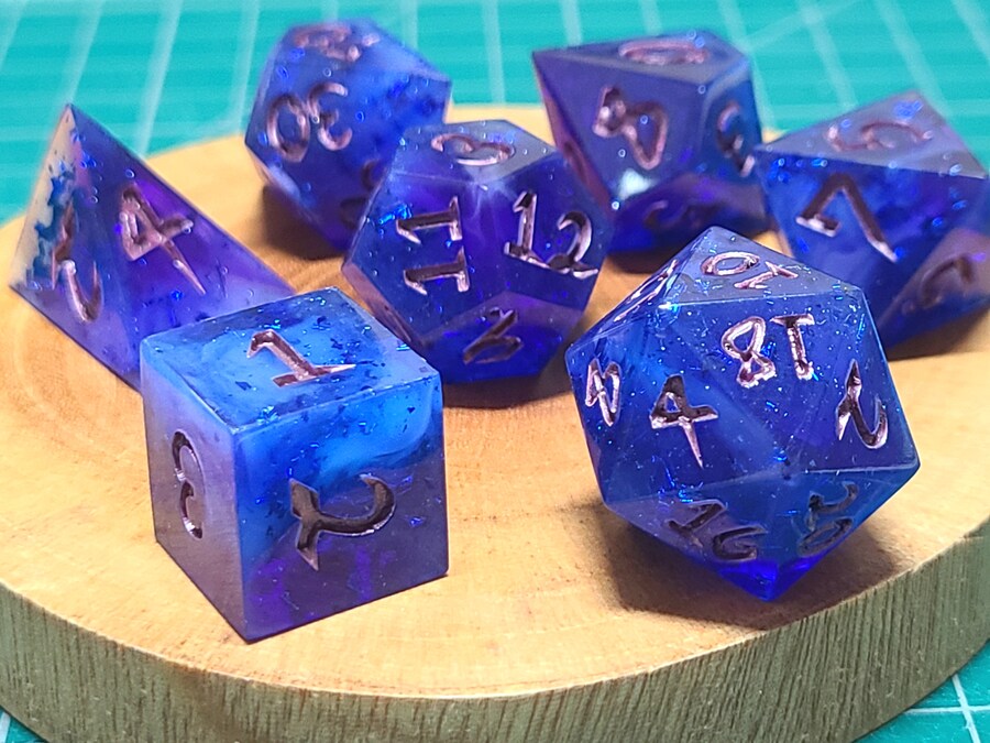 DnD 세션 감상 겸 파티원들에게 선물한 레진 주사위_11.jpg