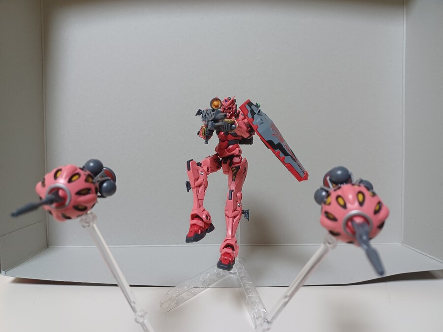 HG 지쿠악스 붉은 건담_4.jpg