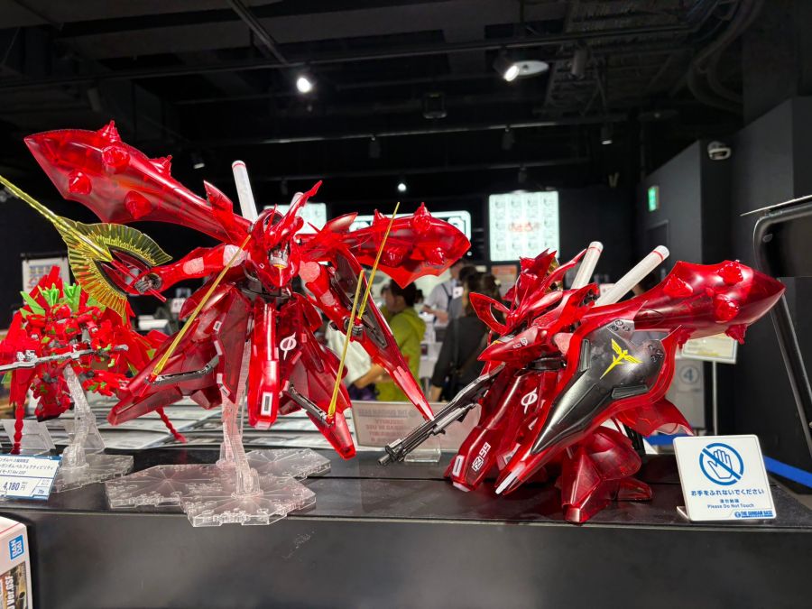 HGUC 1/144 나이팅게일 클리어 컬러 전시 & 가조립 사진_1.jpg