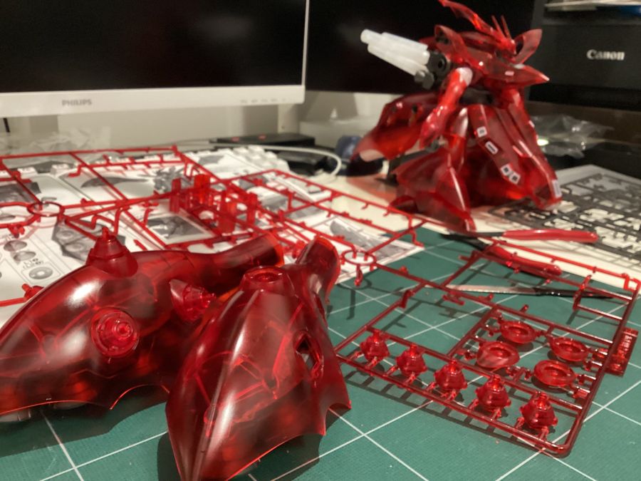HGUC 1/144 나이팅게일 클리어 컬러 전시 & 가조립 사진_13.jpg