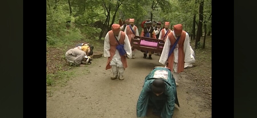 전세계 통틀어봐도 희귀한 왕위 즉위 케이스_4.jpg