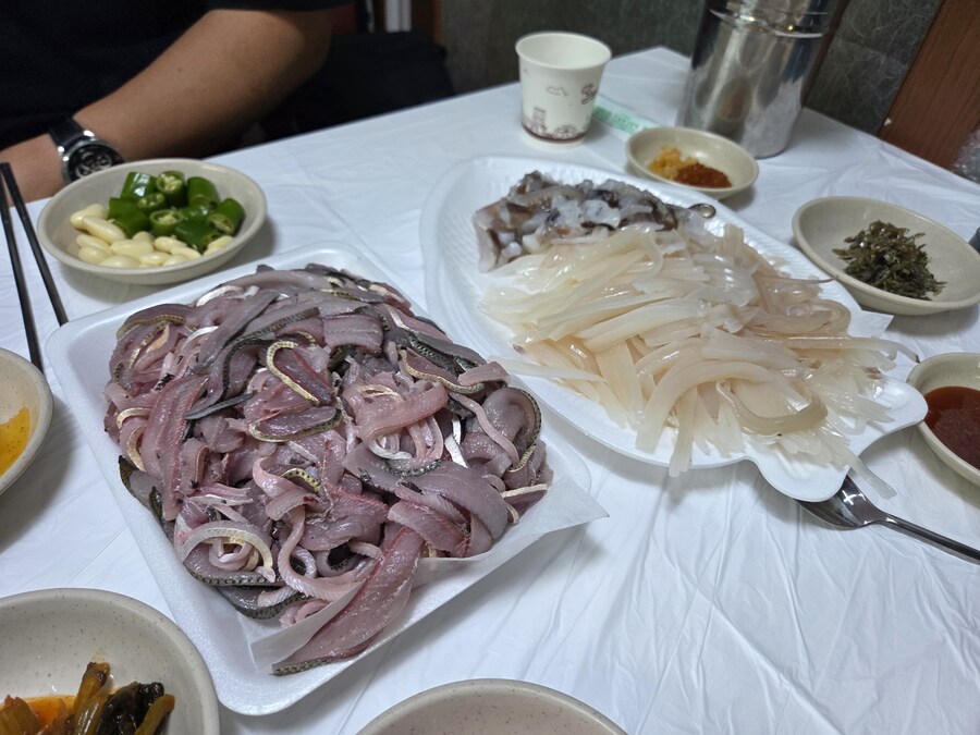 연안부두 수산시장에서 회를 먹자_1.jpg